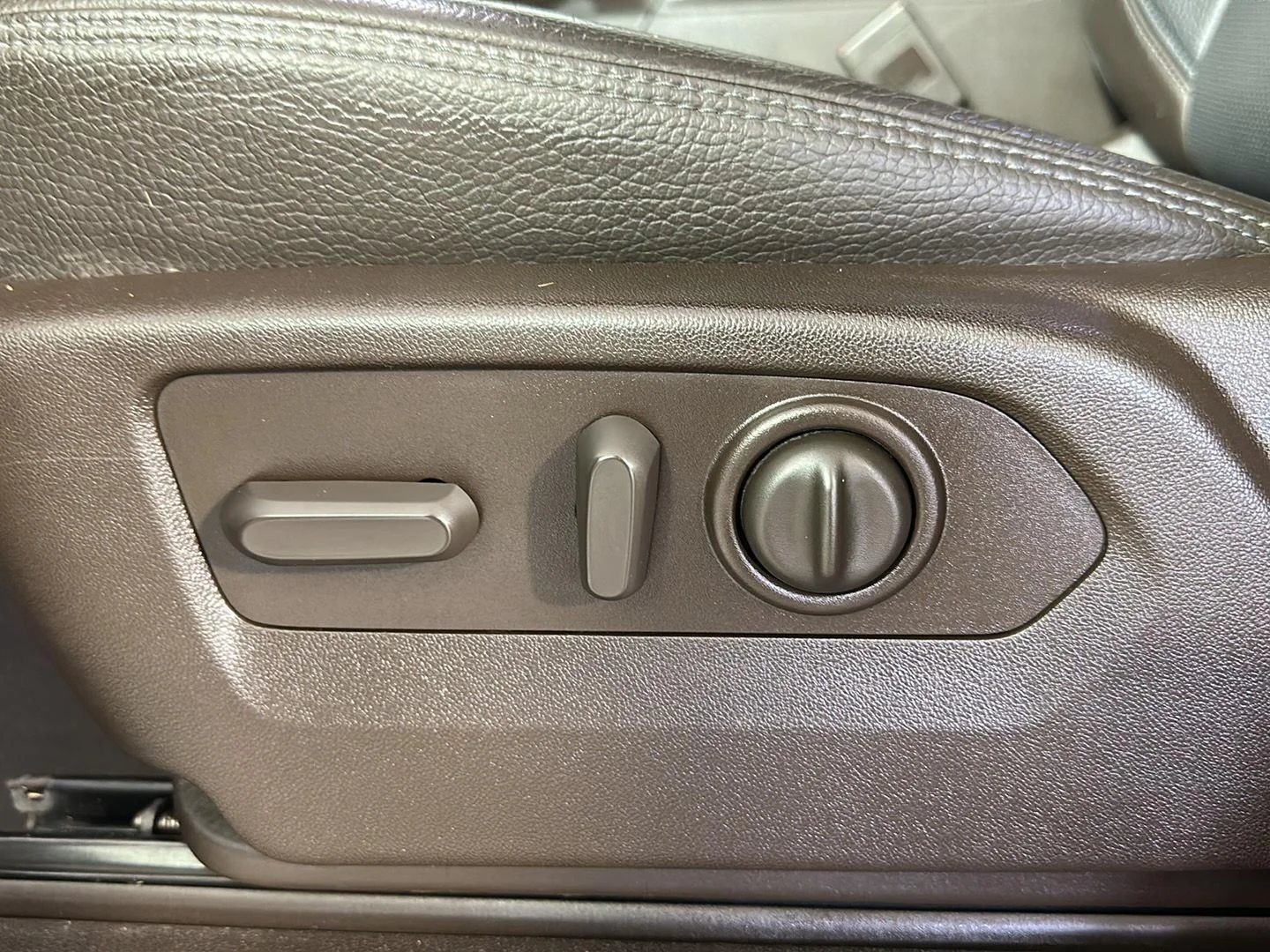Used 2022 Quicksilver Metallic GMC Denali image 11