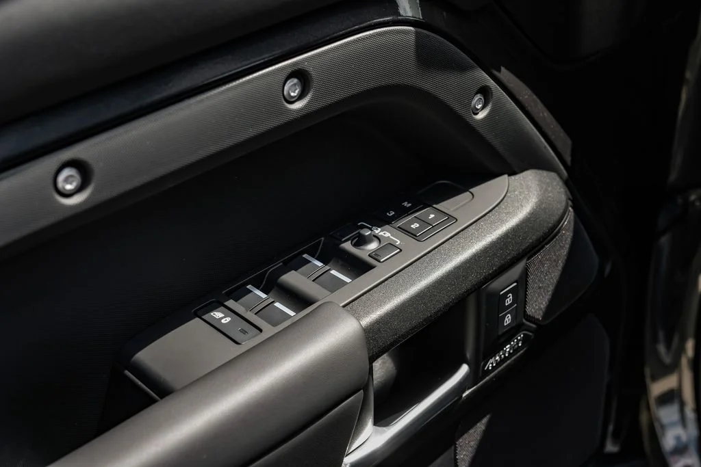 2025 Land Rover Defender V8 - Photo 54