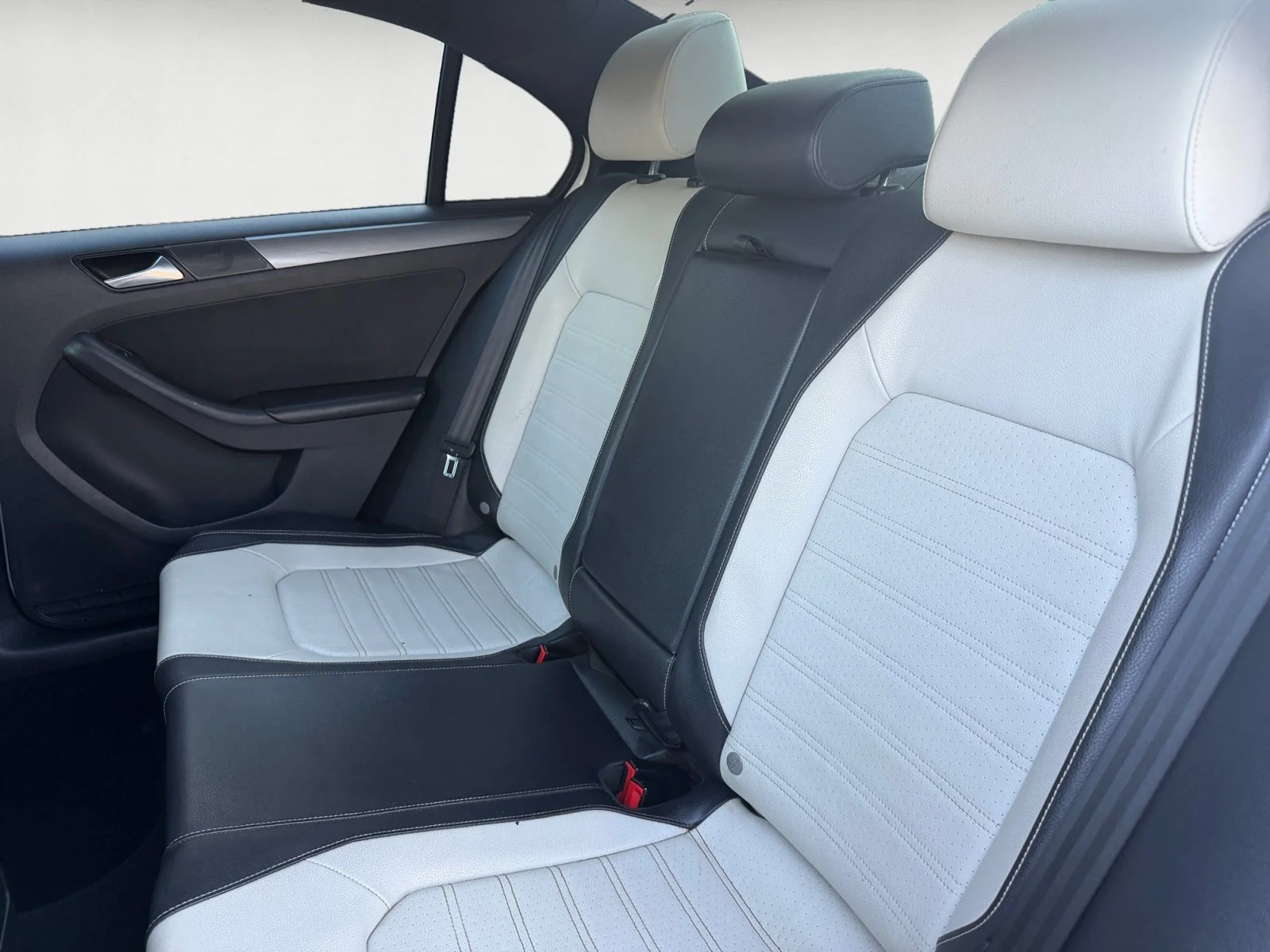 Used 2016  Volkswagen 1.8T Sport image 13