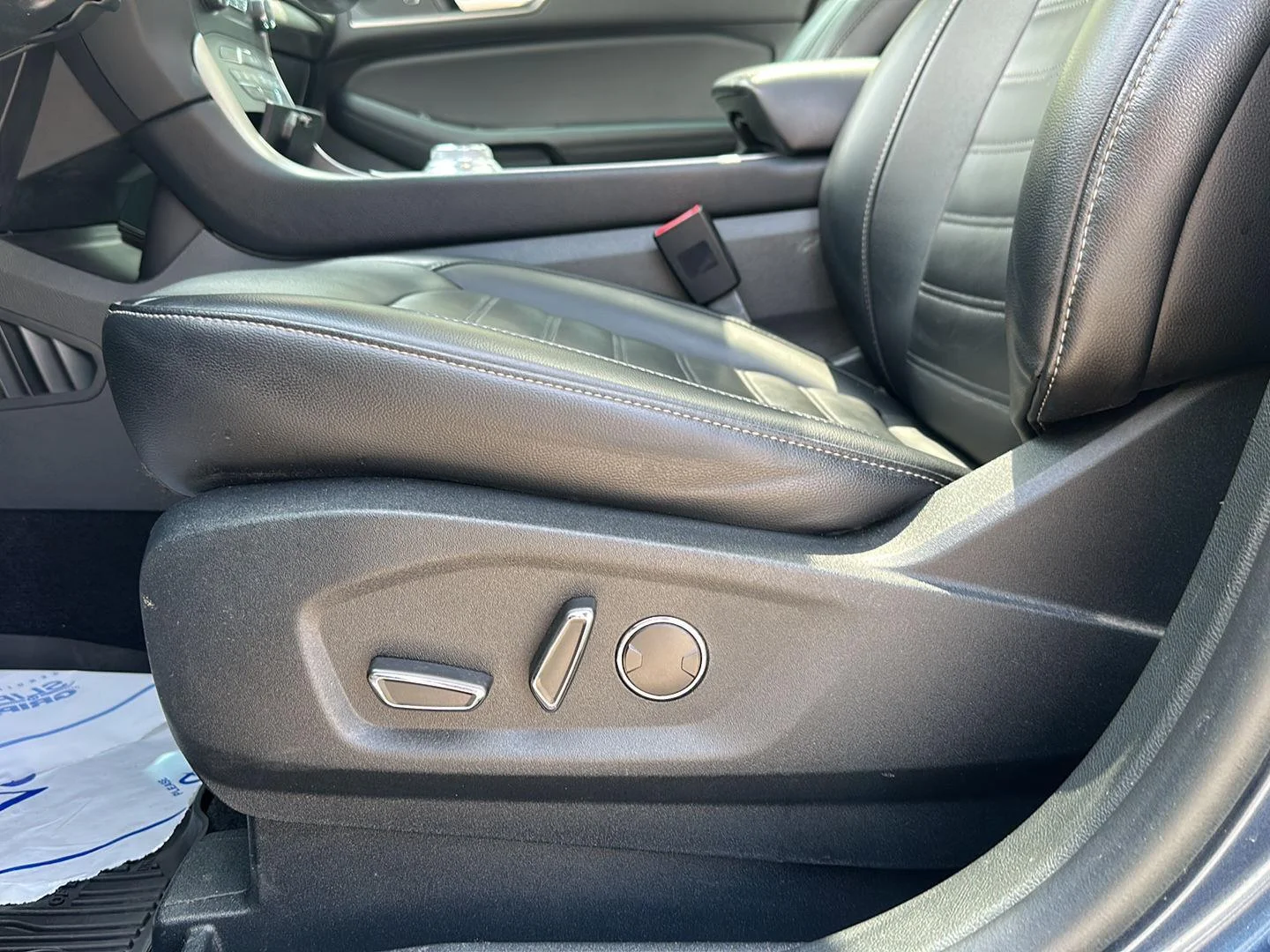 Used 2019 Blue Metallic Ford SEL image 12