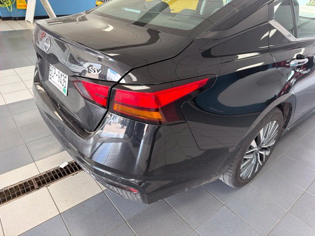 Used 2024 Super Black Clearcoat Nissan 2.5 SV image 6