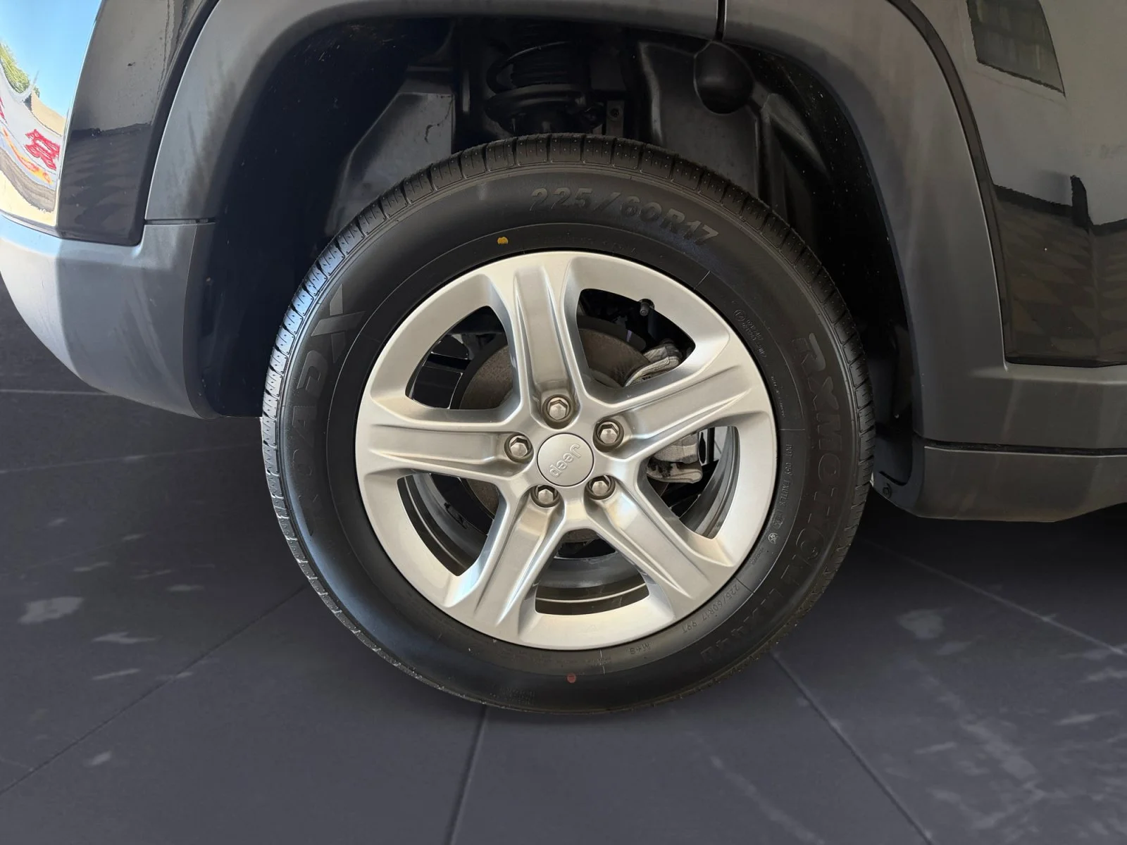 Certified Used 2023 Diamond Black Crystal Pearlcoat Jeep Latitude image 45