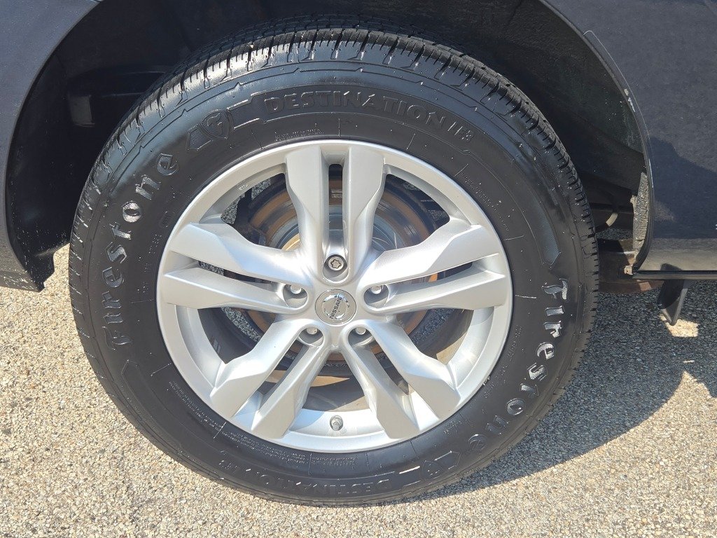 Used 2015 Blue Nissan S image 9