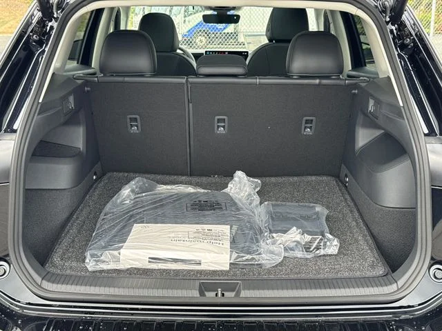 New 2026 Deep Black Pearl Volkswagen 2.0T SE image 13