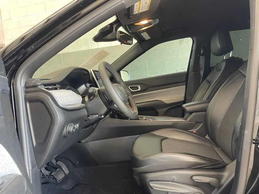 Used 2025 Black Jeep Latitude image 10