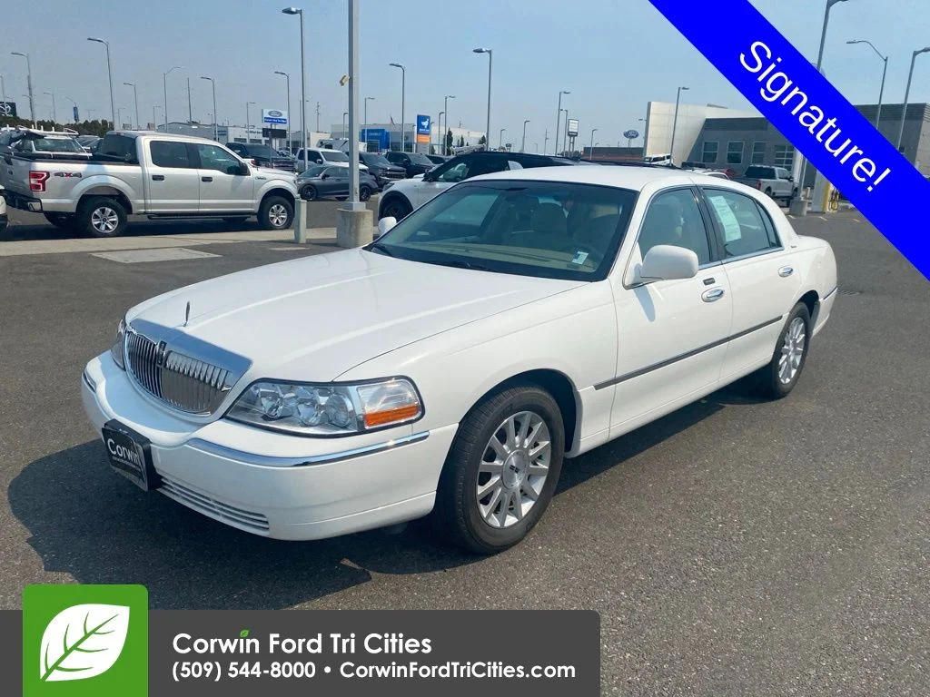 Used 2007  Lincoln Signature image 3