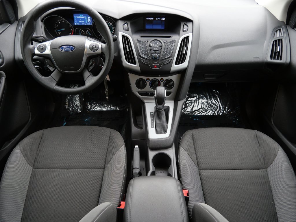 Used 2012 Blue Ford SE image 15