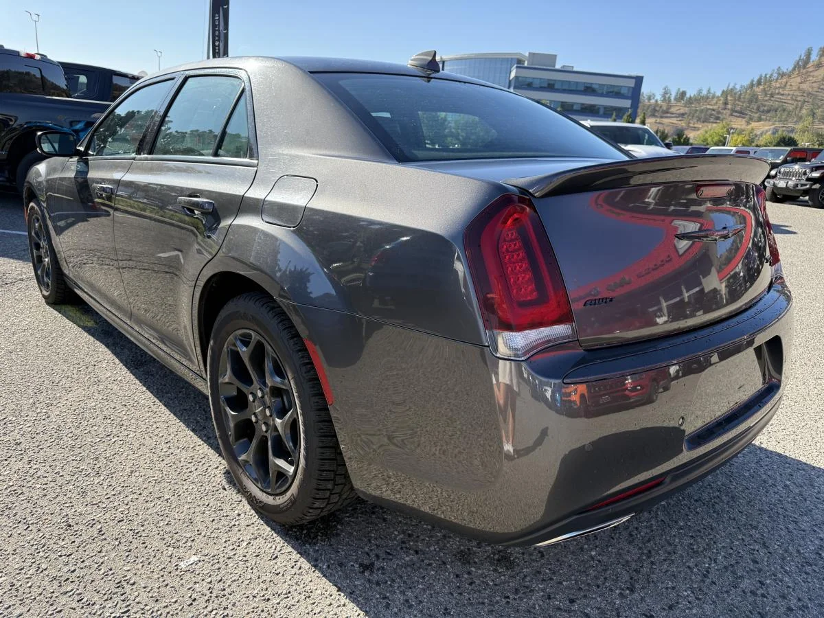Used 2021 Black Chrysler S V6 Awd image 4