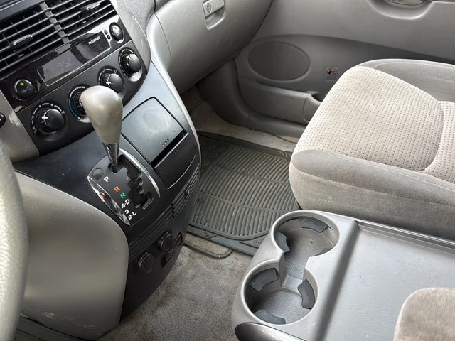 Used 2010 Silver Toyota LE image 22