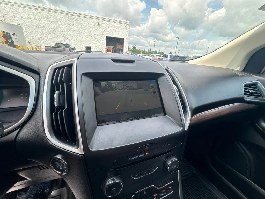 Used 2018 Shadow Black Ford SEL image 18