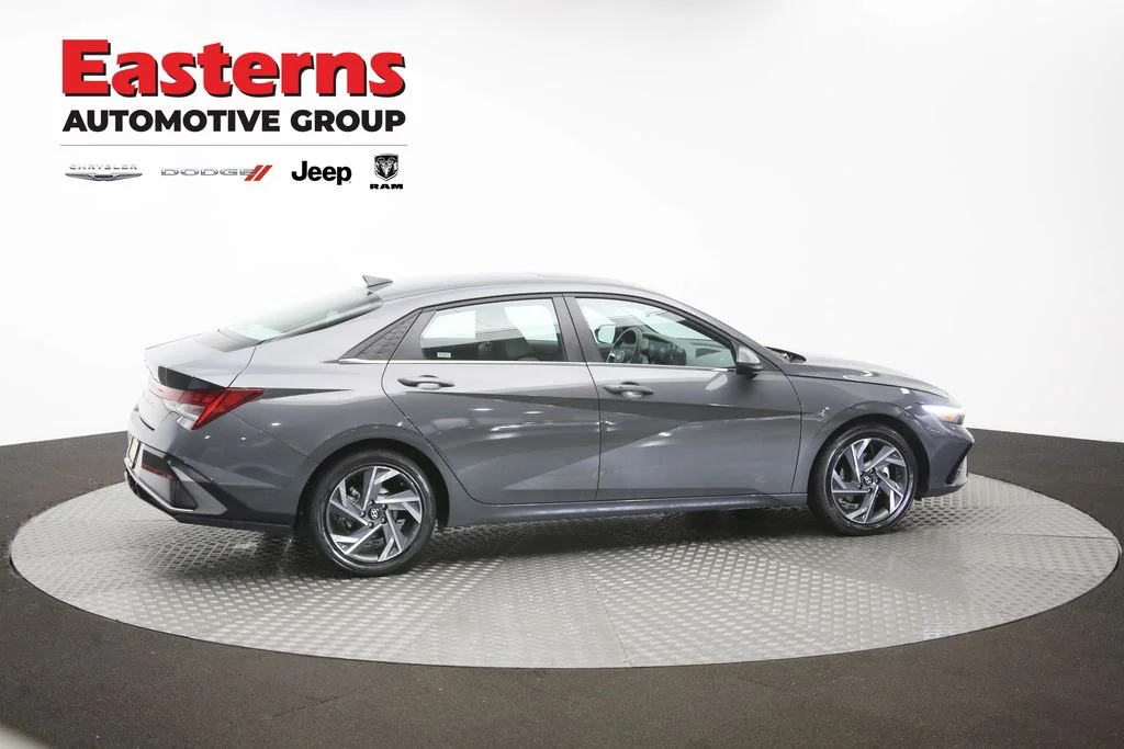 Used 2025 Gray Hyundai SEL Convenience image 44