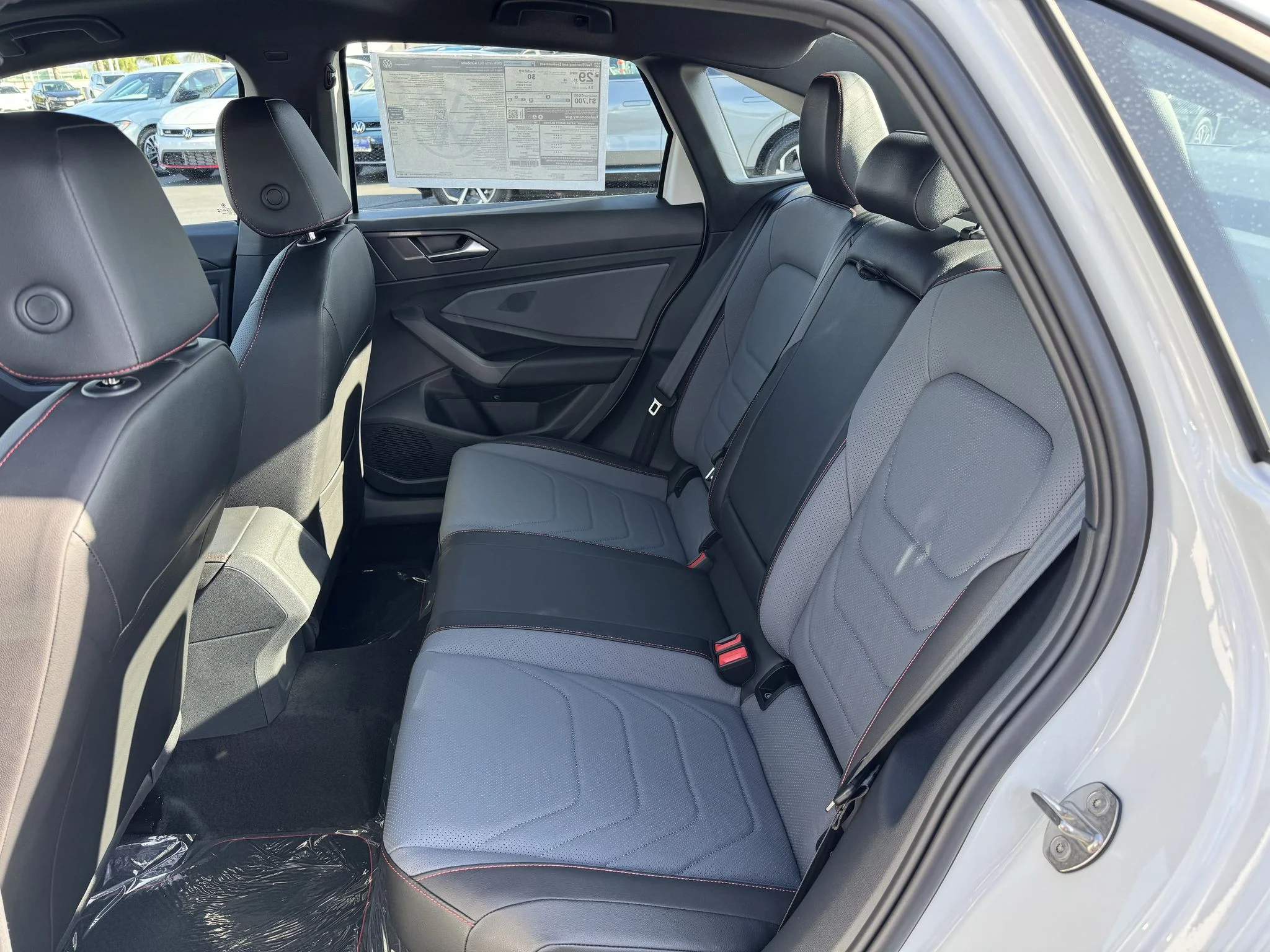 New 2026 Pure White w/Deep Black Roof Volkswagen Autobahn image 31