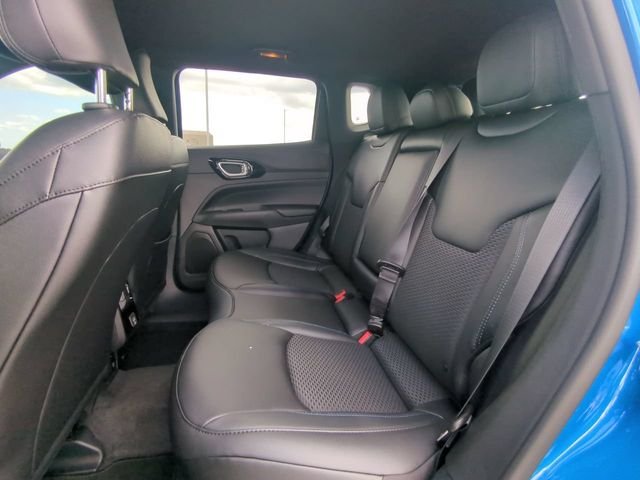 New 2026 Hydro Blue Pearl-Coat Exterior Paint Jeep Latitude image 15