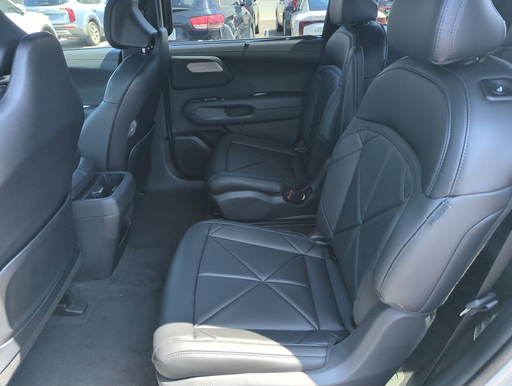 New 2027 Ivory Silver Kia EX image 30