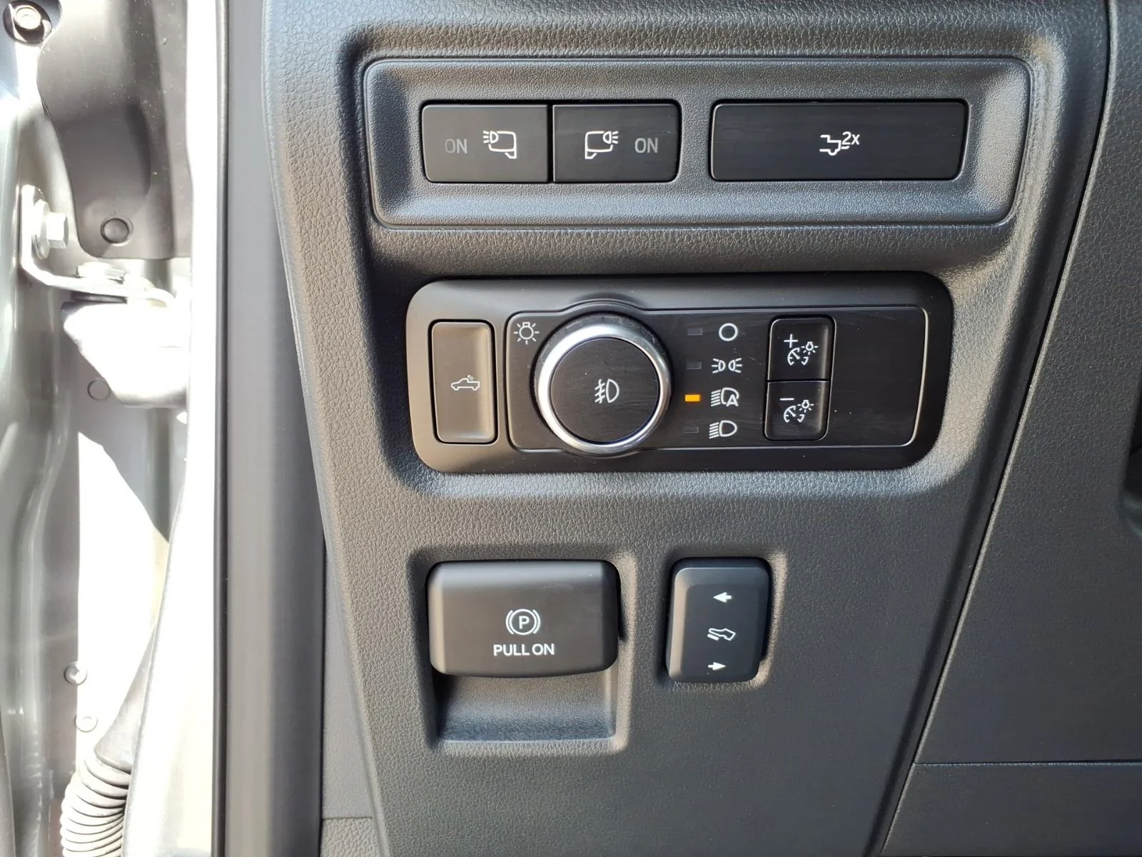 Used 2024 Iconic Silver Ford Lariat image 22