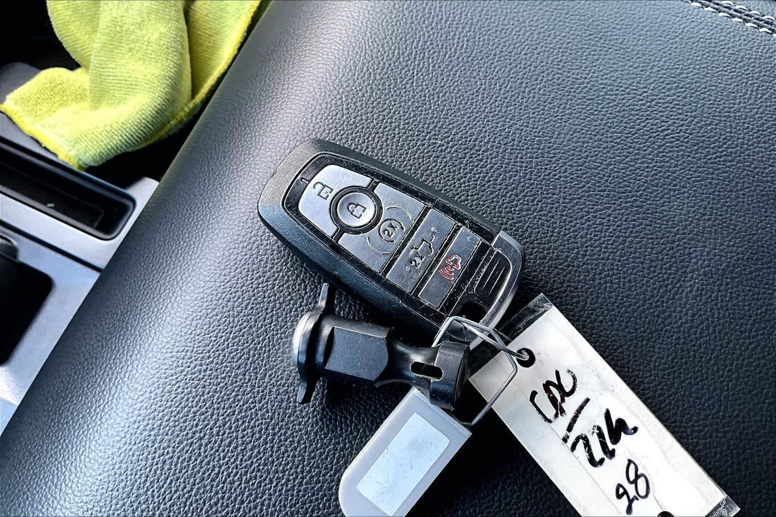Used 2022 Oxford White Ford XLT image 17