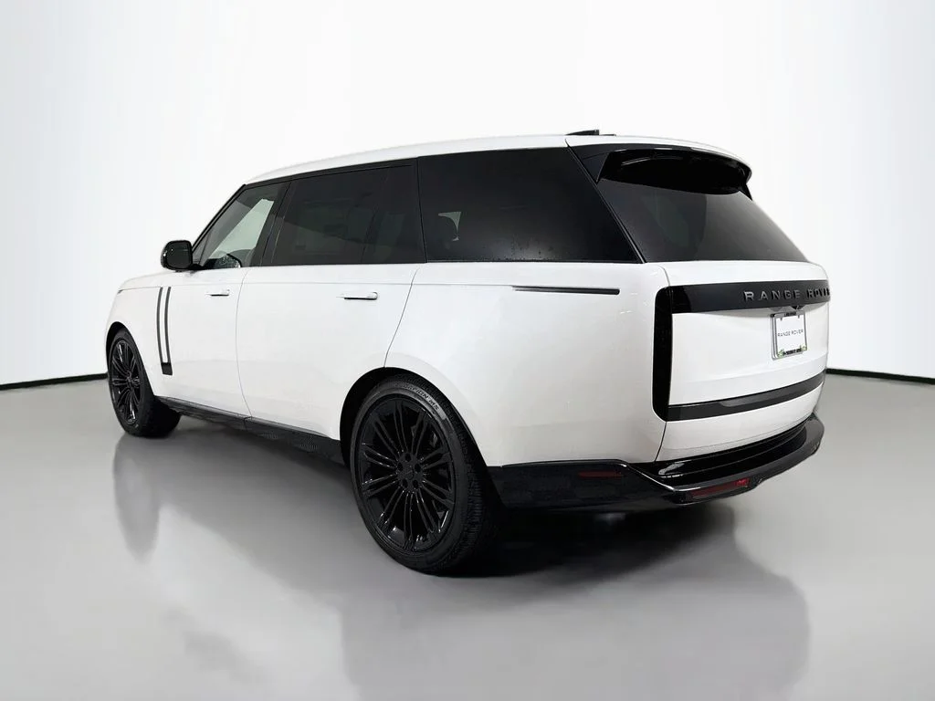 New 2026 Ostuni Pearl White Land Rover SE LWB 7-Seats / V8 image 7