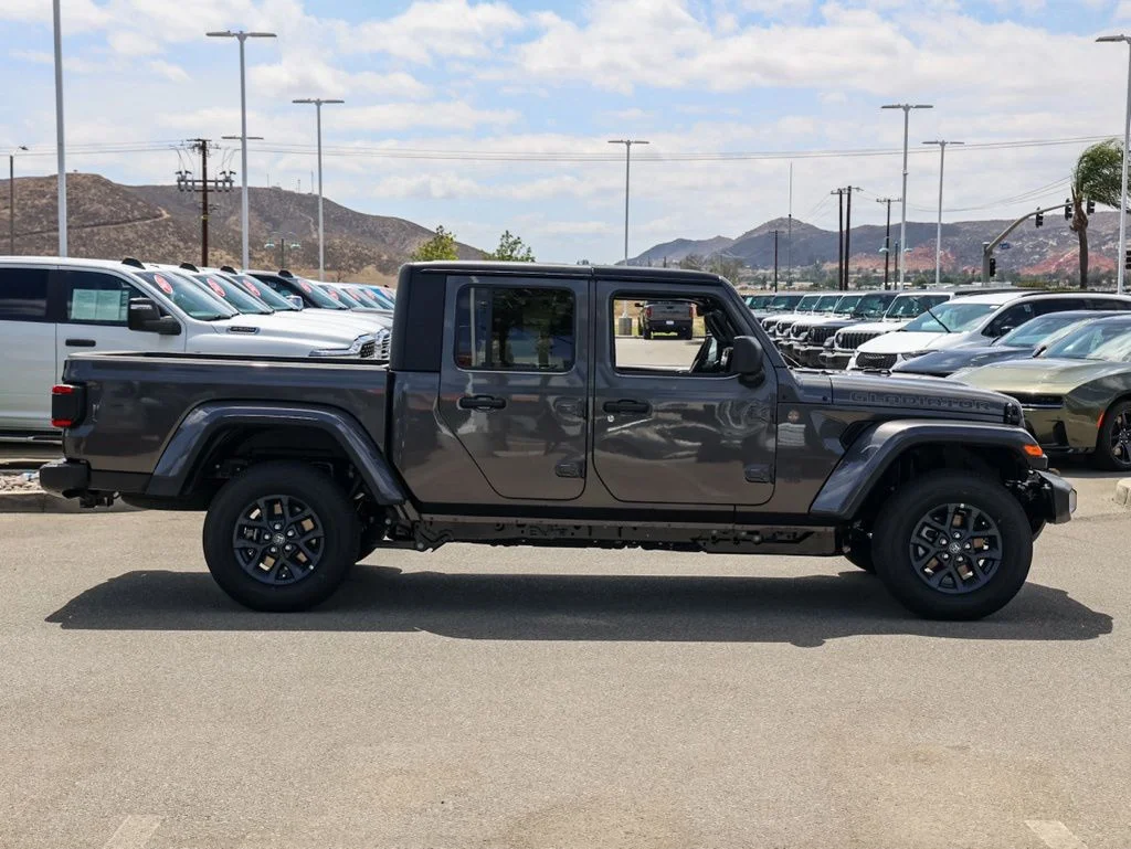 New 2026 Granite Crystal Metallic Clear-Coat Exterior Paint Jeep 85th Anniversary Edition image 3