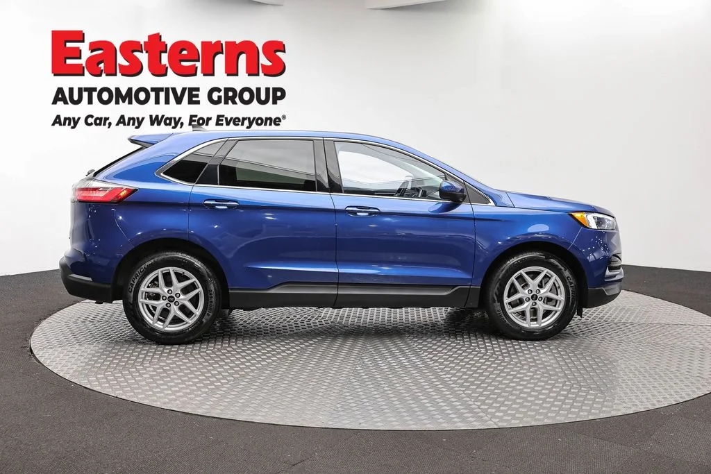 Used 2023 Blue Ford SEL image 4