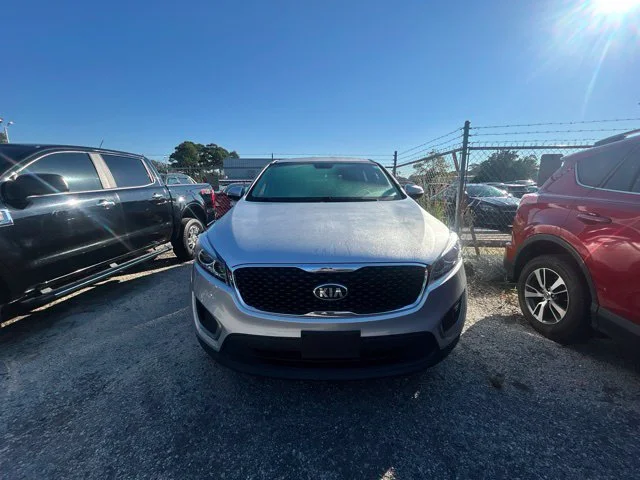 Used 2017 Silver Kia L image 2