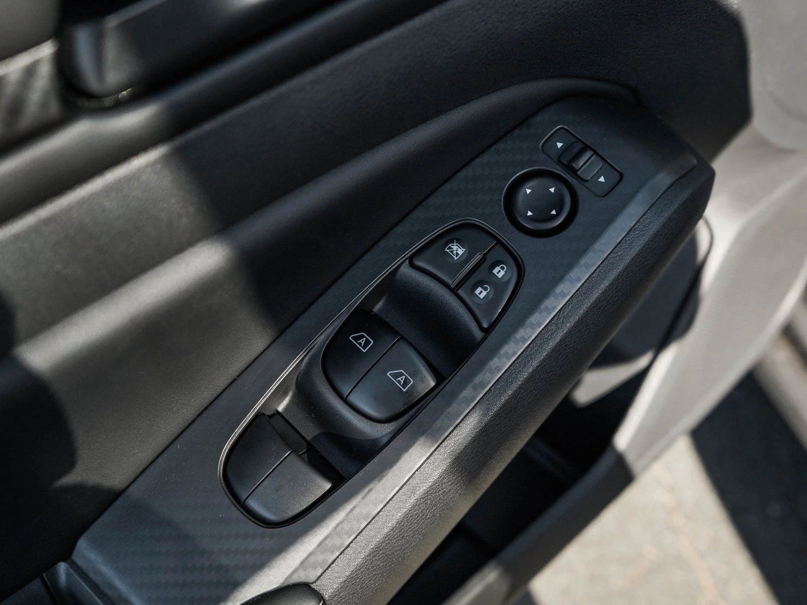 New 2026 Gun Metallic Nissan 2.5 SV image 15