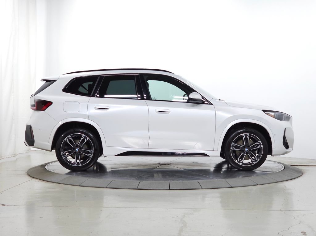 Used 2023 White Metallic BMW xDrive28i image 10