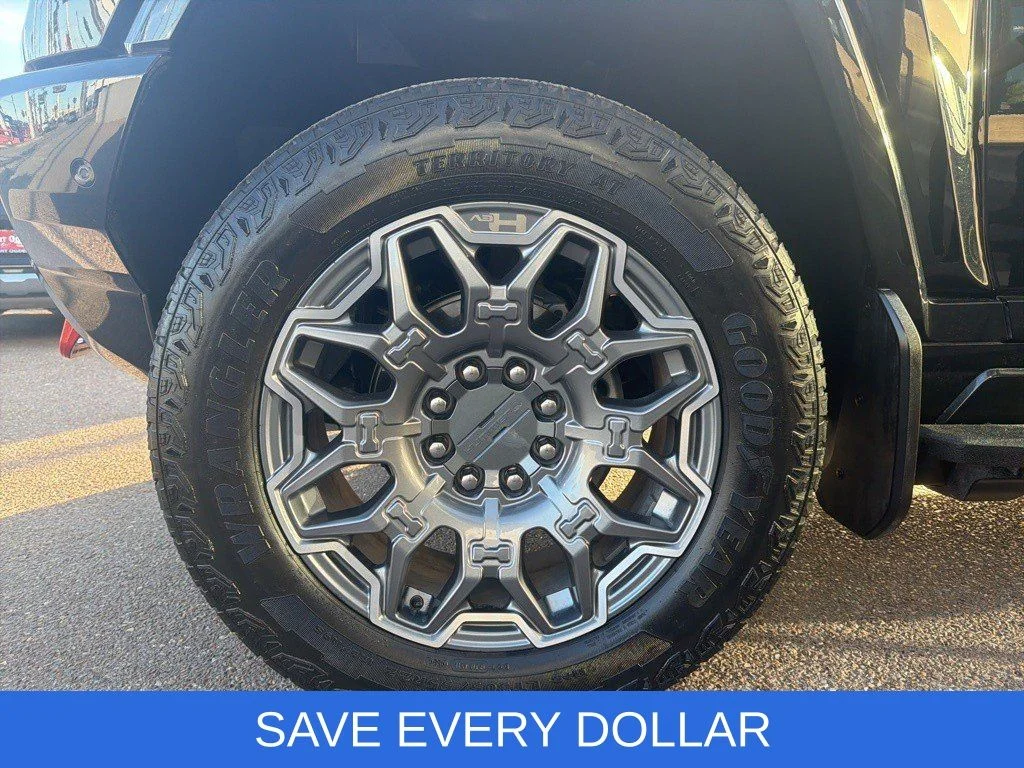 Used 2025 Black GMC 2X image 8