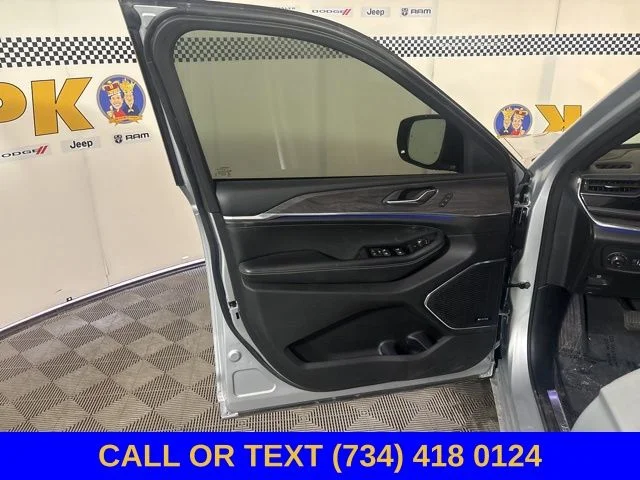 Used 2023 Silver Jeep Overland image 23