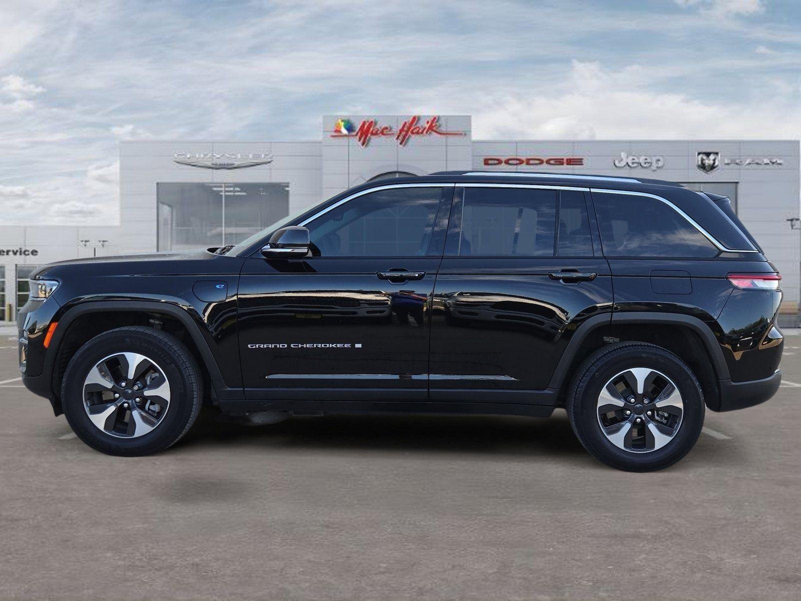 Used 2022 Black Jeep BASE image 2