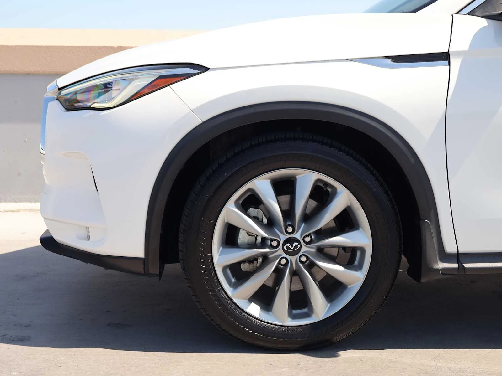 Certified Used 2021 Lunar White INFINITI LUXE image 11
