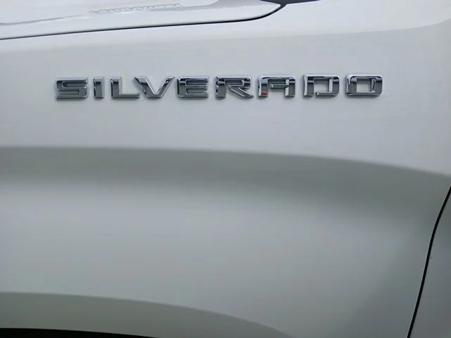 Used 2025 White Chevrolet Custom image 11
