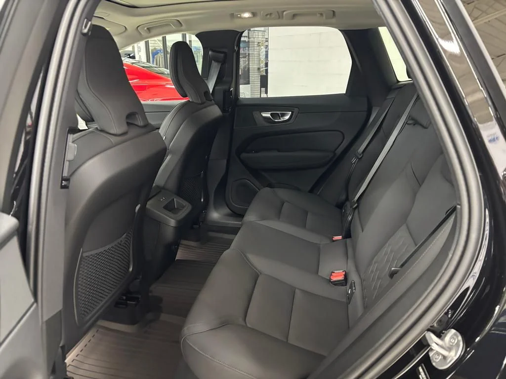 2026 Volvo XC60 Plus - Photo 12