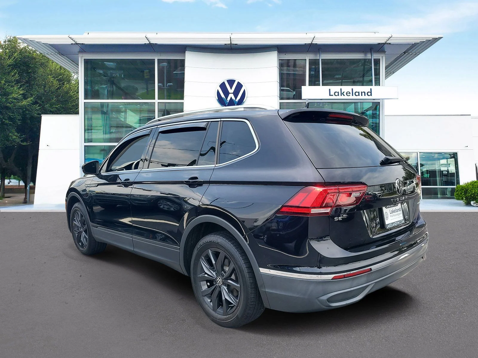 Used 2024 Black Volkswagen 2.0T SE image 4