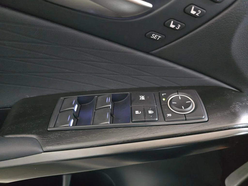 Used 2022 Silver Lexus 300 image 26