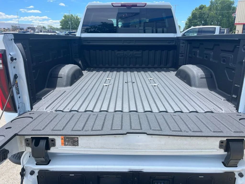 2026 GMC Sierra 3500HD Denali Ultimate - Photo 16