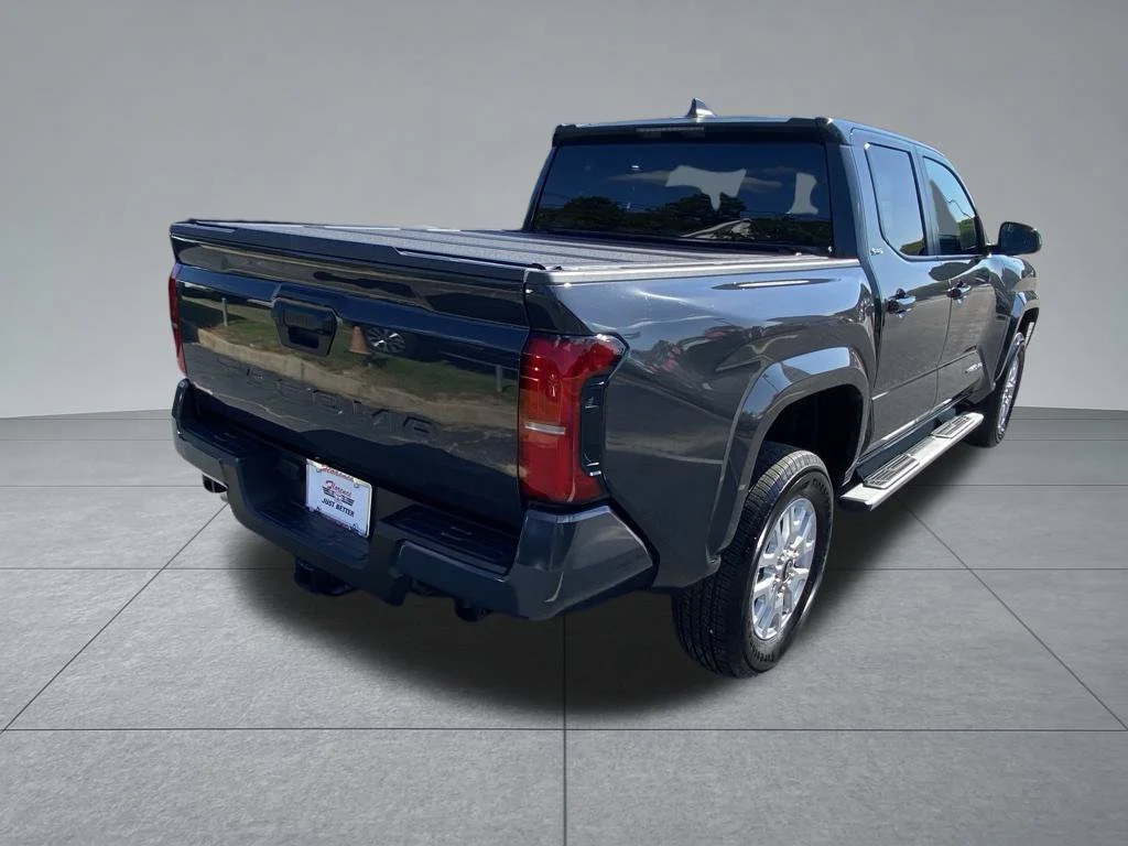 Used 2025  Toyota SR5 image 13