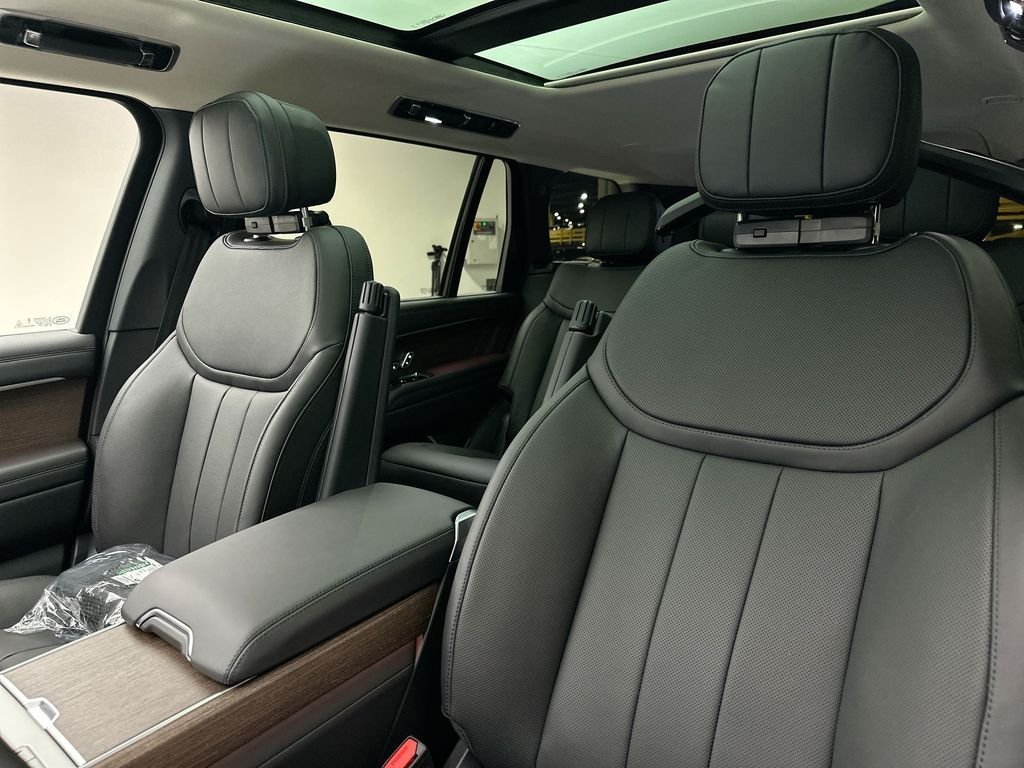 New 2026 Santorini Black LAND ROVER SE LWB 7-Seats / V8 image 10