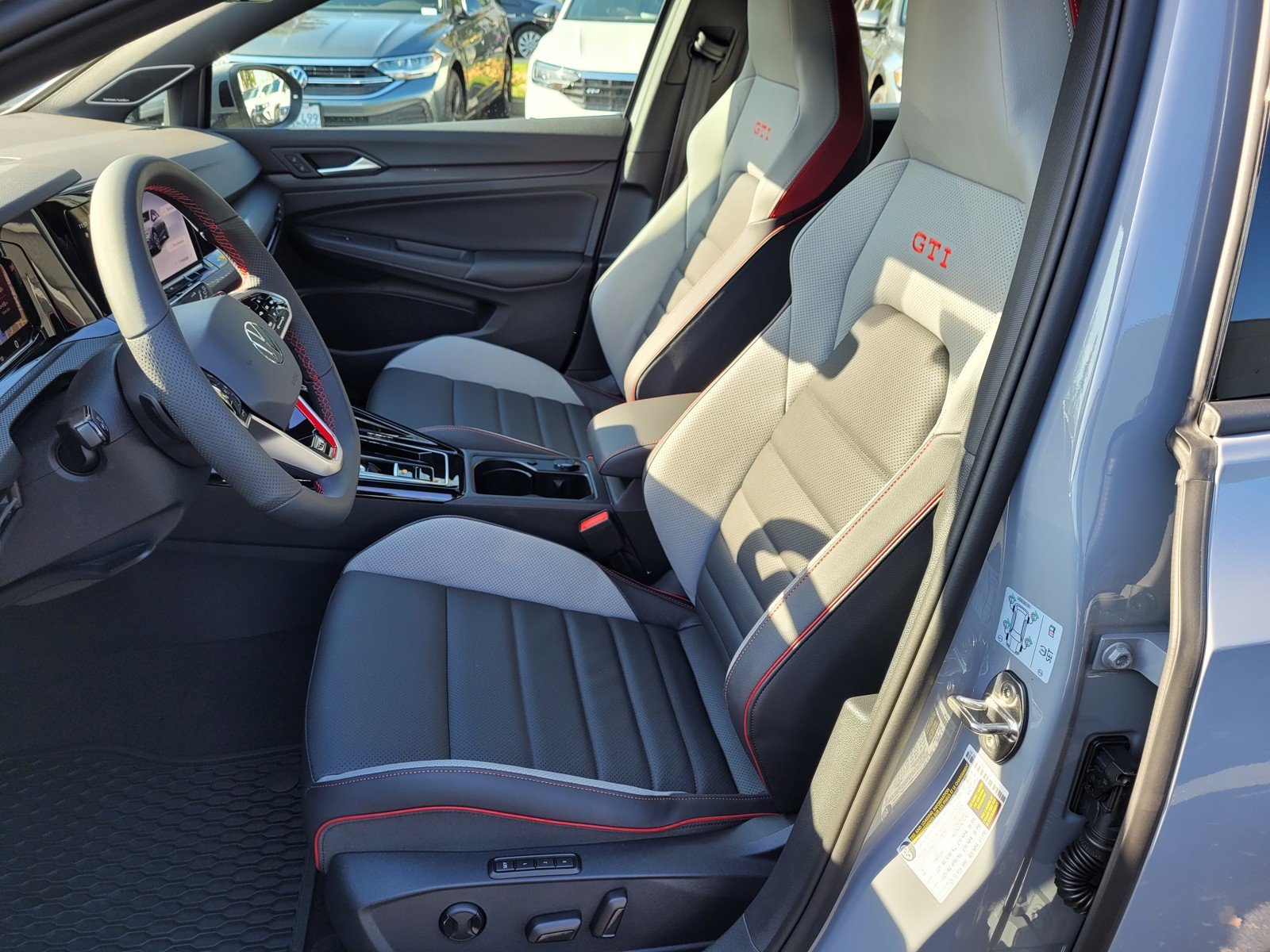 2024 Volkswagen Golf GTI SE - Photo 8