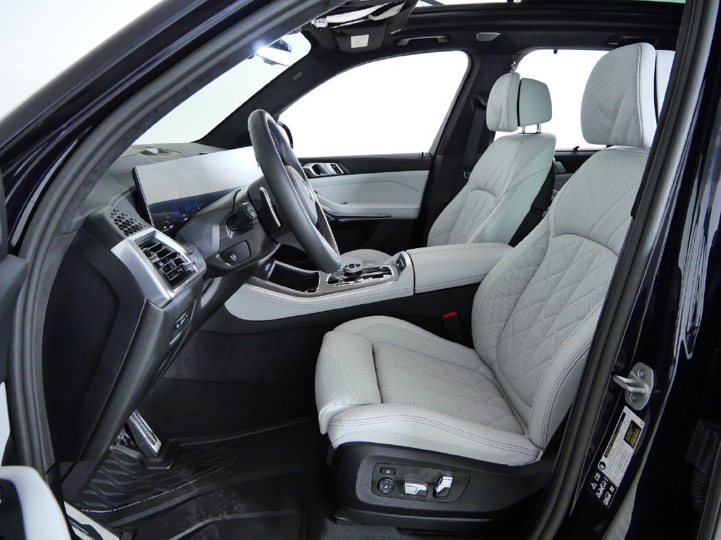2026 BMW X5 M60i - Photo 32