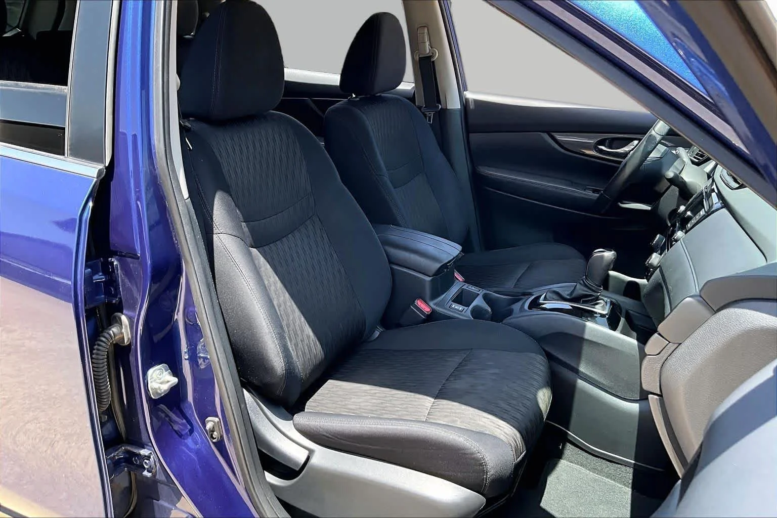 Used 2019 Caspian Blue Metallic Nissan SV image 8