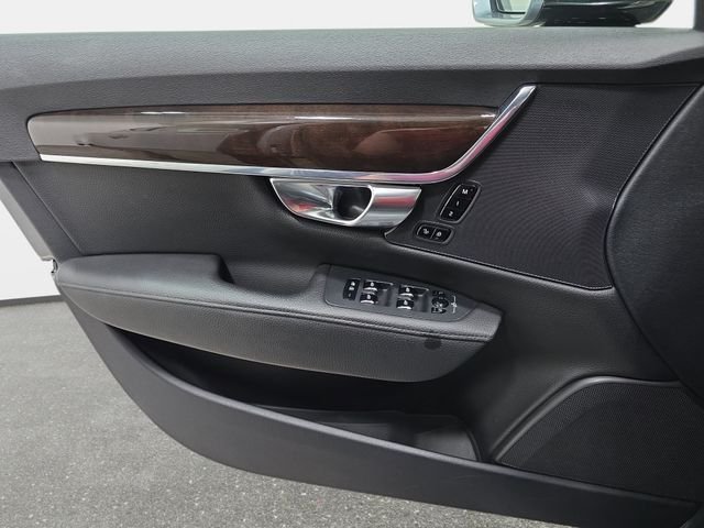Used 2018 Gray Volvo T5 Momentum image 25