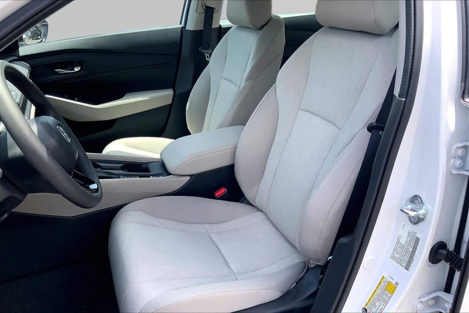 New 2026 Platinum White Pearl Honda SE image 9
