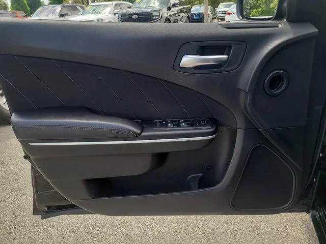 Used 2022 Black Dodge SXT image 16