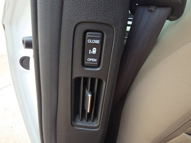 Used 2023 White Honda EX-L image 22