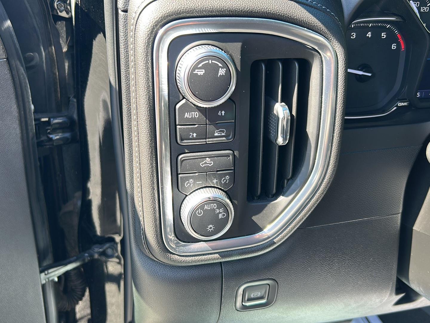 Used 2019 Onyx Black GMC SLE image 12