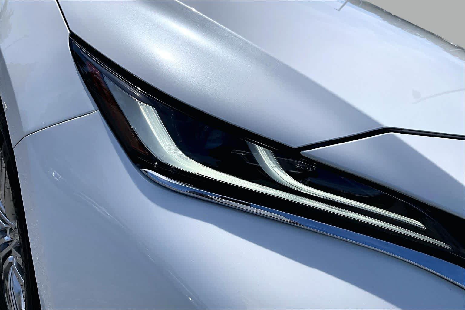 Used 2023 Wind Chill Pearl Toyota XLE image 27