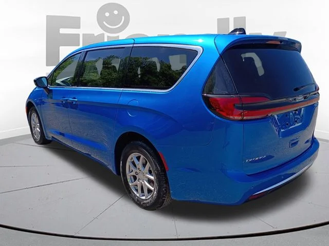 New 2027 Hydro Blue Pearl-Coat Exterior Paint Chrysler Select image 7
