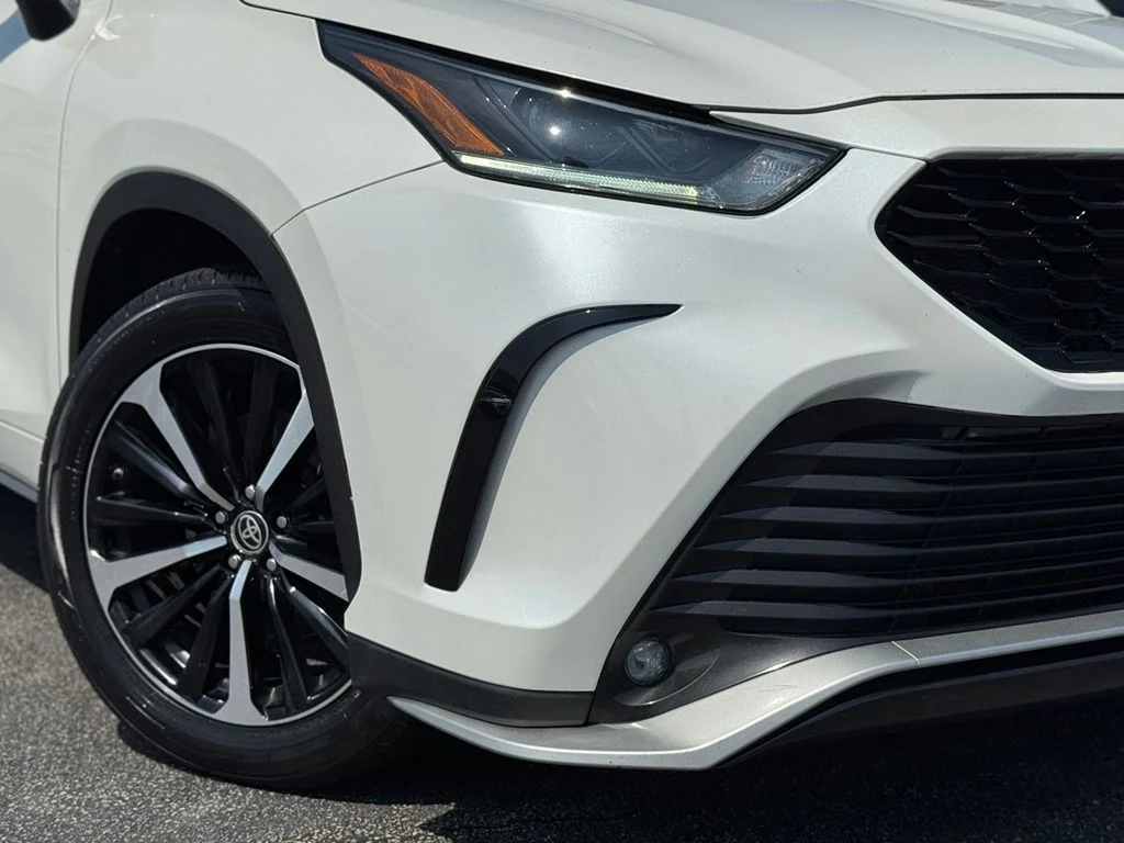 Used 2021 White Toyota XSE image 3