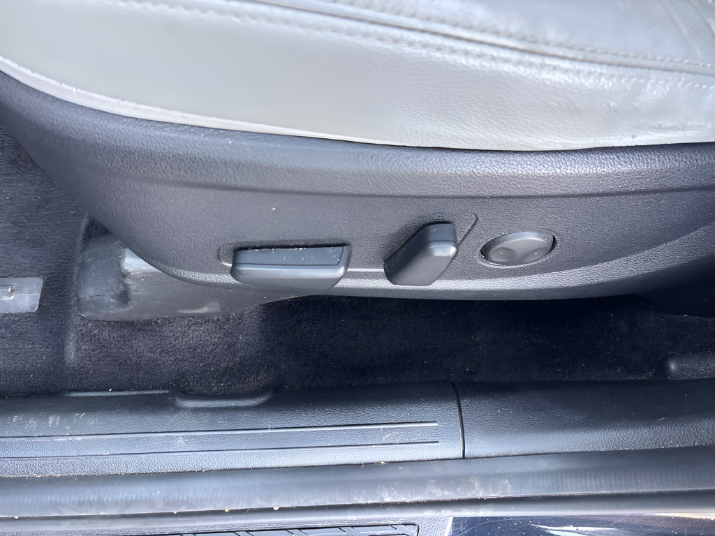 Certified Used 2022 Blue Hyundai SEL image 30
