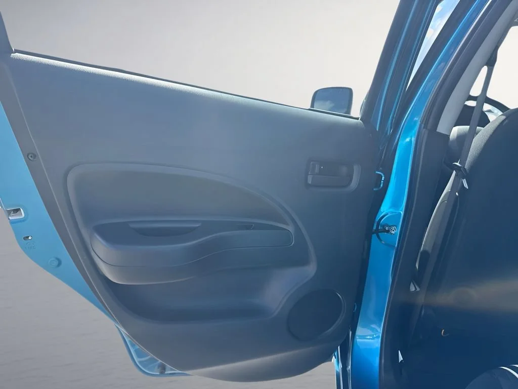 Used 2024  Mitsubishi ES image 23